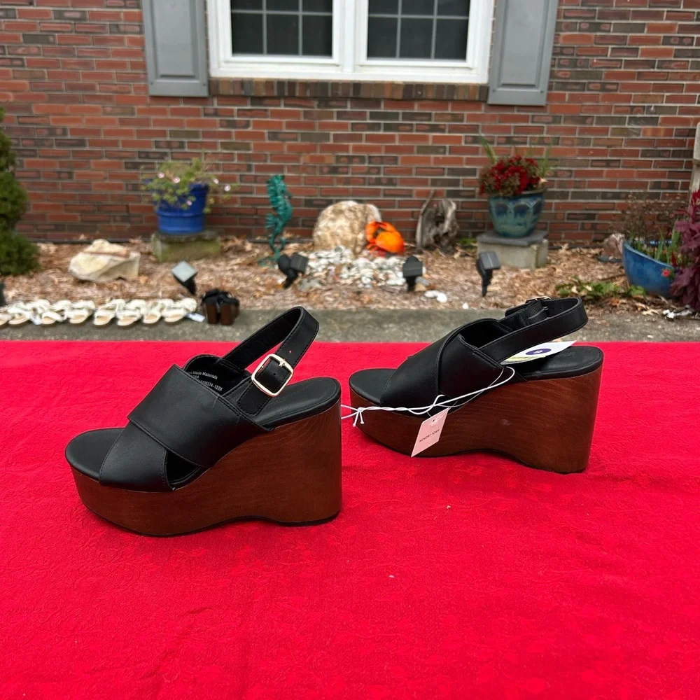 Women's Naomi Wood Wedge Heels with Memory Foam Insole - Universal Thread size 6